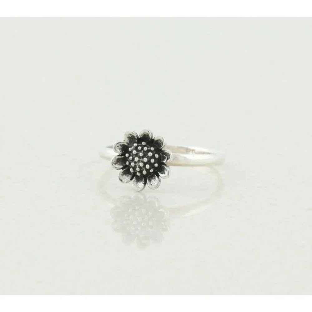 Sterling Silver Daisy Flower Ring size 7 1/4 - Picture 5 of 7